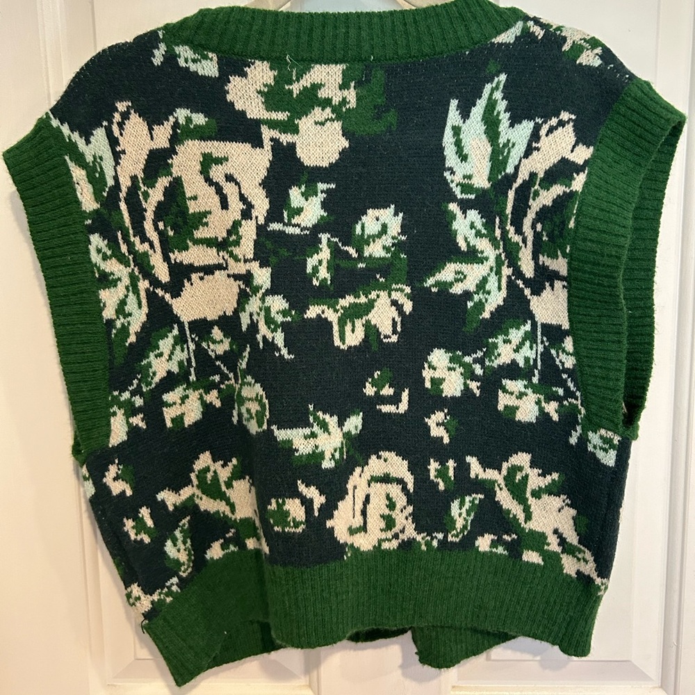 Knit floral sweater vest